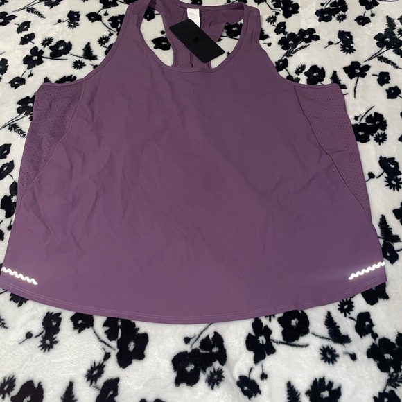 Fabletics Women’s Tank - Picture 3 of 6